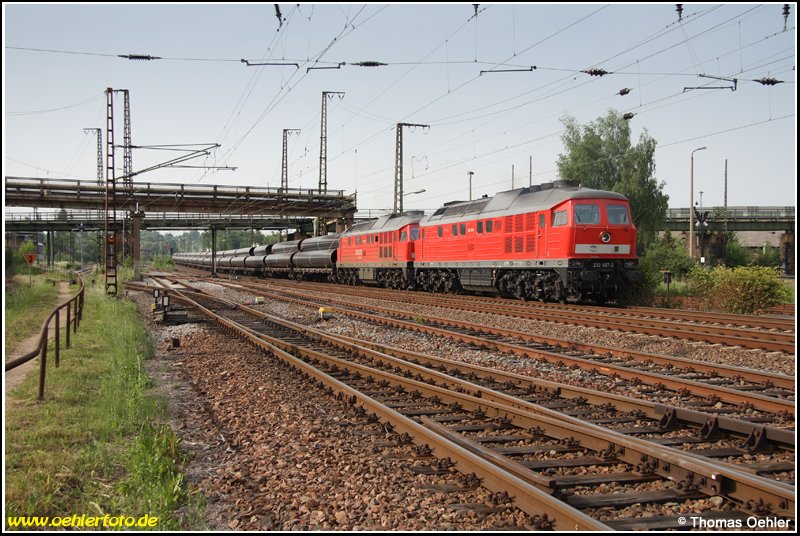Ab Zwickau schoben am 28.05.08 232 457 und 232 668 den Gaspipelinezug nach Freiberg nach. Schlie�lich muss die Riesenfuhre �ber den Oederaner Berg gebracht werden. Hier abgelichtet am ehemaligen RAW in Chemnitz.