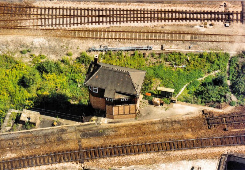  Abbau Ost , Stellwerk ohne Zukunft ?? Aufnahme aus der Luft im Raum Gera - Mitte der 90iger Jahre. 