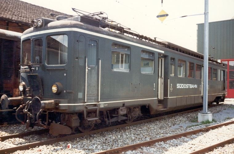 ABDe 2/4 9 im Depotareal von Samstagern im mai 1990