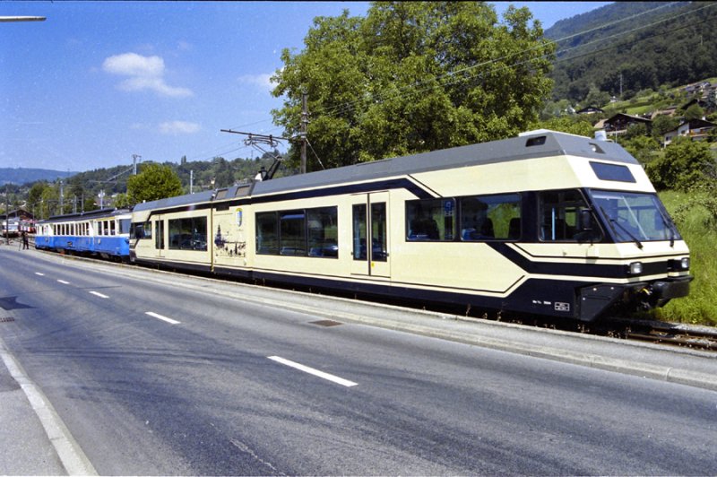 ABDe 8/8 4001 Be 2/6 7004 en double traction arrive  Blonay 26.07.1999
