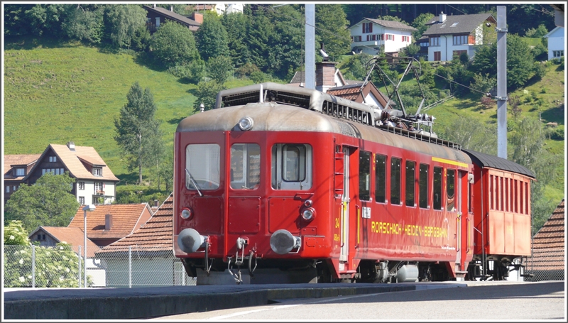 ABDeh 2/4 24 und vermutlich der B10 der nach langer Odyssee durch die ganze Schweiz zurckgekehrt ist fr den Dampfzug.Heiden (17.06.2009)