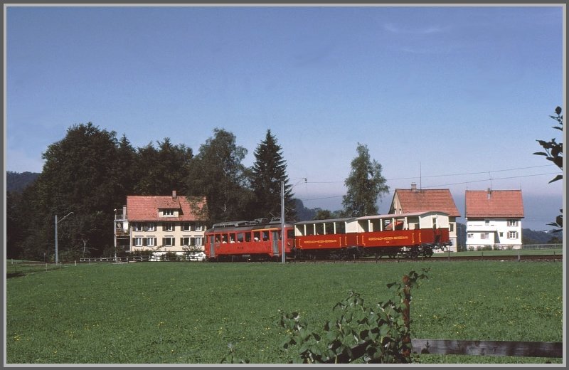 ABDeh 2/4 mit zwei Sommerwagen kurz vor Heiden. (Archiv 08/1977)
