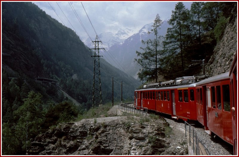 ABDeh 8/8 unterwegs im Mattertal zwischen Stalden und Kalpetran. (Archiv 06/77)
