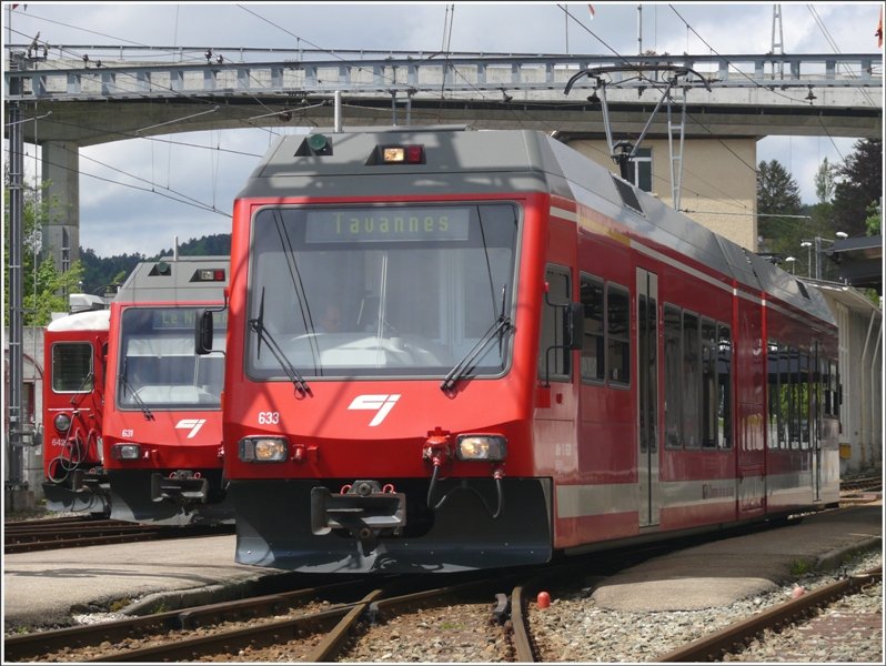 ABe 2/6 633 und 631 und Bef 4/4 642 ex RhB treffen sich in Tramelan. (16.05.2009)