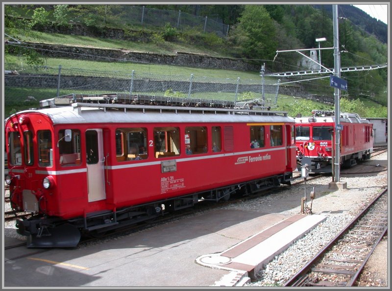 ABe 4/4 31 und Gem 4/4 801 vor dem Depot Poschiavo. (08.05.2007)