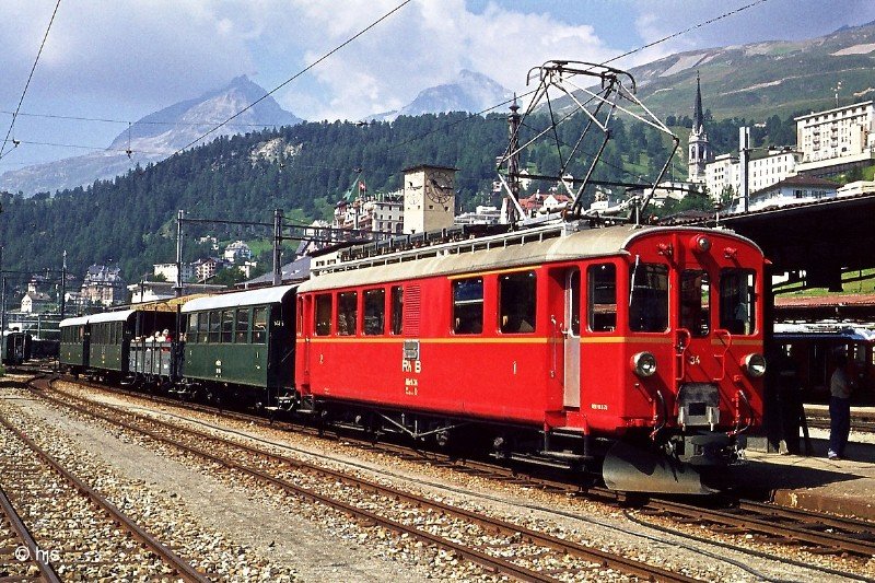 ABe 4/4 34 mit Regionalzug St. Moritz - Alp Grm in St. Moritz (17. August 1973)