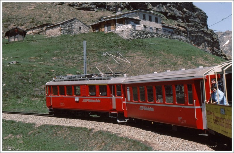 ABe 4/4 35 mit Aussichtswagen kurz vor Alp Grm. (Archiv 07/85)