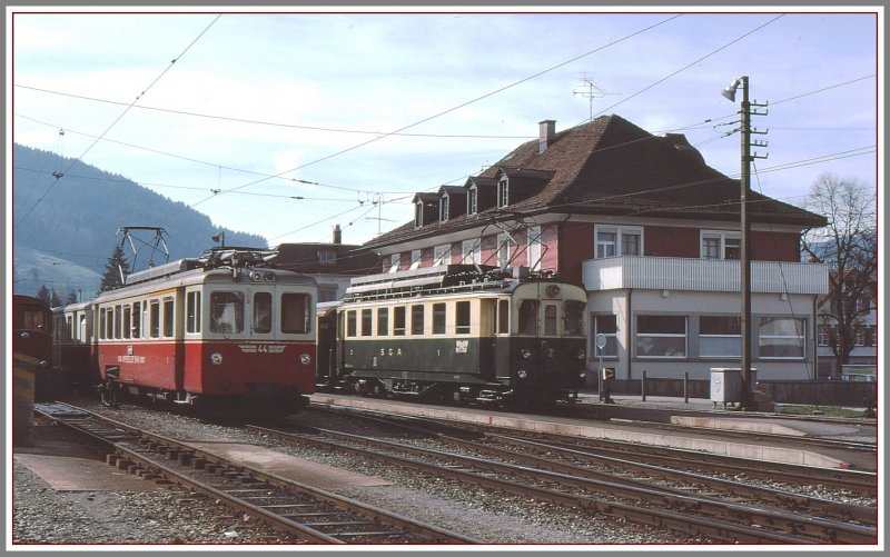 ABe 4/4 44 AB und ABDeh 4/4 2 SGA in Appenzell. (Archiv H.Graf Mai 1977)