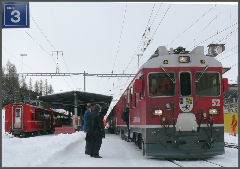 ABe 4/4 52  Brusio  und ABe 4/4 56  Corviglia  ziehen heute gemeinsam den Bernina Express von Pontresina nach Tirano. Pontresina (14.11.2007)