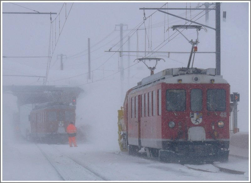 ABe 4/4 II 48 und 44 sind zur Schneerumung nach Ospizio Bernina abkommandiert. (17.02.2009)