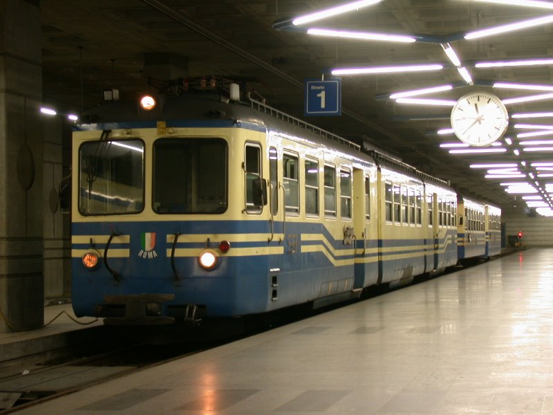 ABe 8/8 21  Roma  der SSIF im unterirdischen Bahnhof von Locarno. (06.08.2006)
