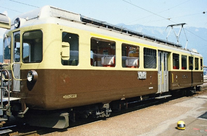 ABeh 4/4  305 im Bahnhof von Wilderswil im Juni 1985 .. Bild ab Dia ..