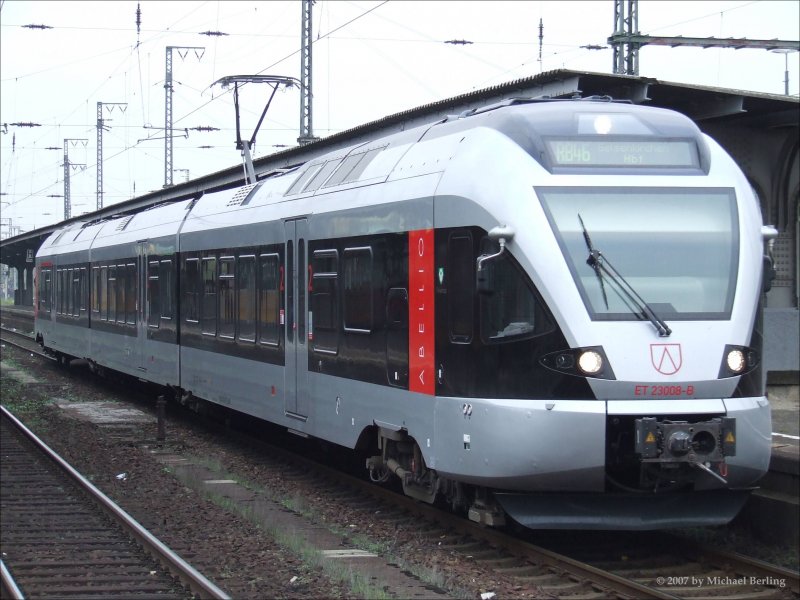 Abellio ET 23008 fhrt zur zeit als RB46 (Nokia Bahn), hier beim Halt in Wanne-Eickel Hbf Richtung Gelsenkirchen. 26.10.07