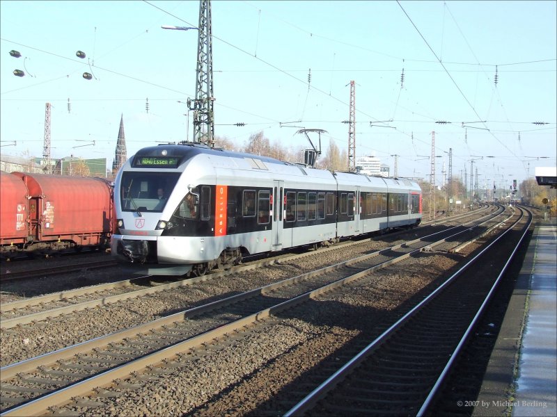 Abellio ET23005 als RB40 richtung Essen Hbf, hier bei Bochum Ehrenfeld. 22.11.07