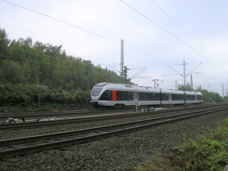 Abellio Flirt , RB40  Ruhr-Lenne-Bahn  als ABR 33808 von Hagen
nach Essen Hbf.,Durchfahrt in BO-Ehrenfeld.(24.09.2008)