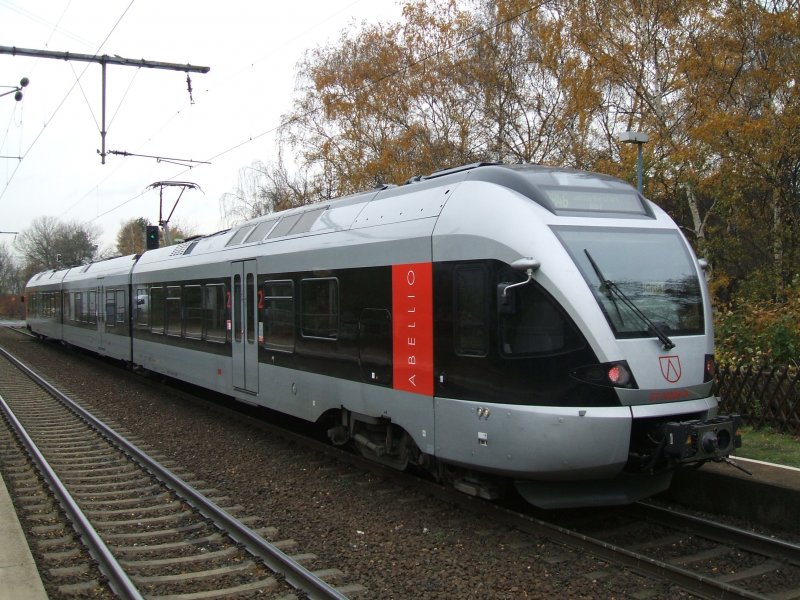 ABELLIO Flirt als RB 46 (vor�bergehend) Nokiabahn ,
Bochum - Gelsenkirchen,beim Halt in Bochum Nokia.(13.11.2007)
