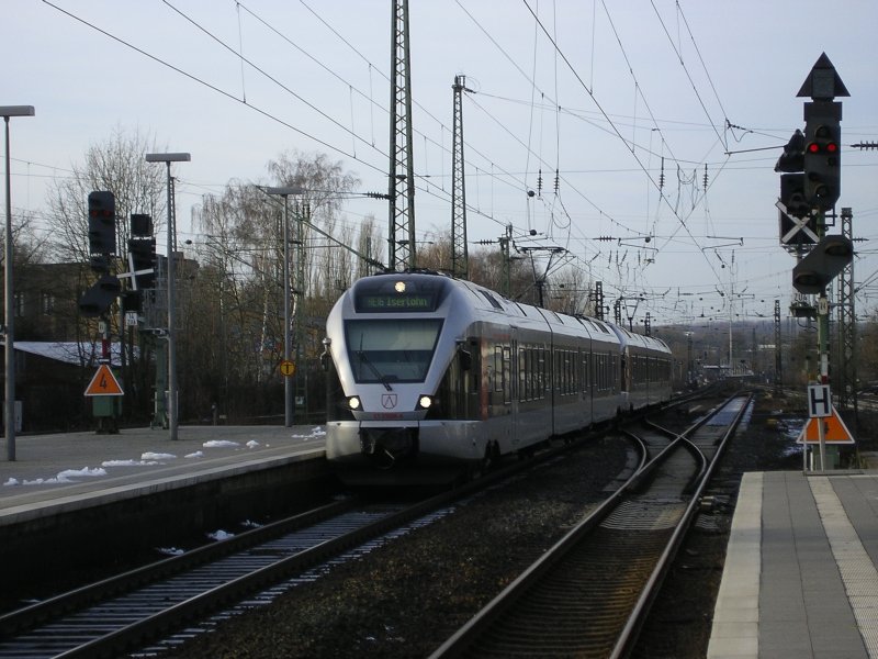 ABELLIO Flirt Doppeltraktion als RE16 von Essen Hbf. nach Siegen
und Iserlohn,Zugteilung in Lethmate.(03.02.2008)