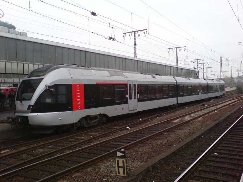Abellio Flirt ET 23 001 am 25.10.2007 im Essener Hbf. Er wird gleich Richtung Hagen aufbrechen