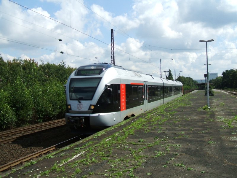 ABELLIO Flirt  Hagen , RB 40 ,Hagen-Essen,bei der Ausfahrt aus 
Wattenscheid.(13.08.2007)