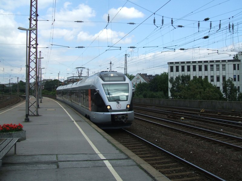 ABELLIO Flirt RB 40 von Hagen,ber Witten , Bochum ,
fhrt in Essen Hbf. ein. (03.08.2007)