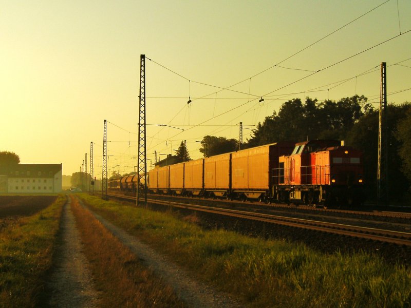 Abend stimmung in Mangolding. Endlich einmal die 203 ohne ihren tglichen Mllzug. 25.08.2009