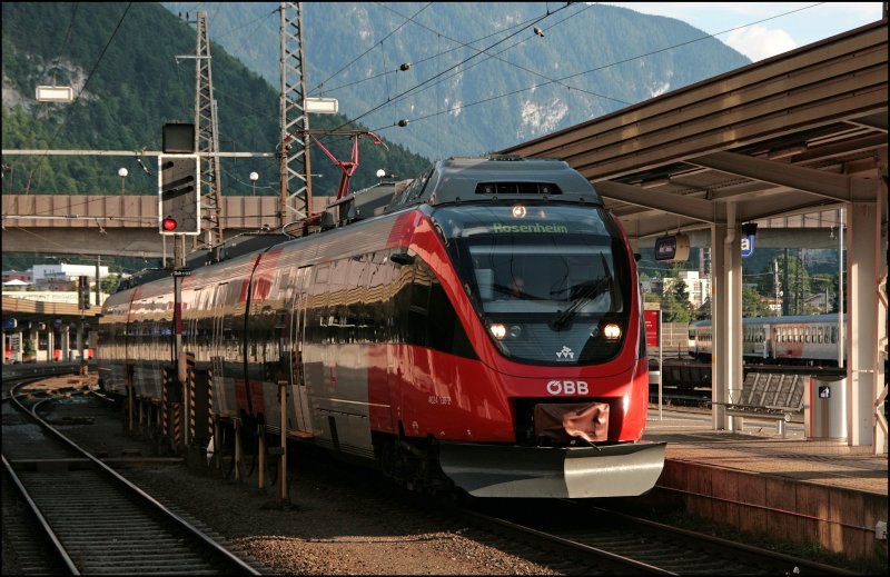 Abendstimmung in Kufstein: Der recht neue Innsbrucker 4024 138 verlsst als RB 5126 von Telfs-Pfaffenhofen nach Rosenheim den Bahnhof Kufstein. (05.07.2008)
