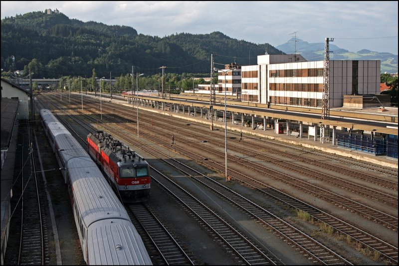 Abendstimmung in Kufstein: Nix los war am Abend des 09.07.2008 in Kufstein. Die Innsbrucker 1144 206 (9181 1144 206-0) und eine weitere 1144er warten auf die nchsten Aufgaben