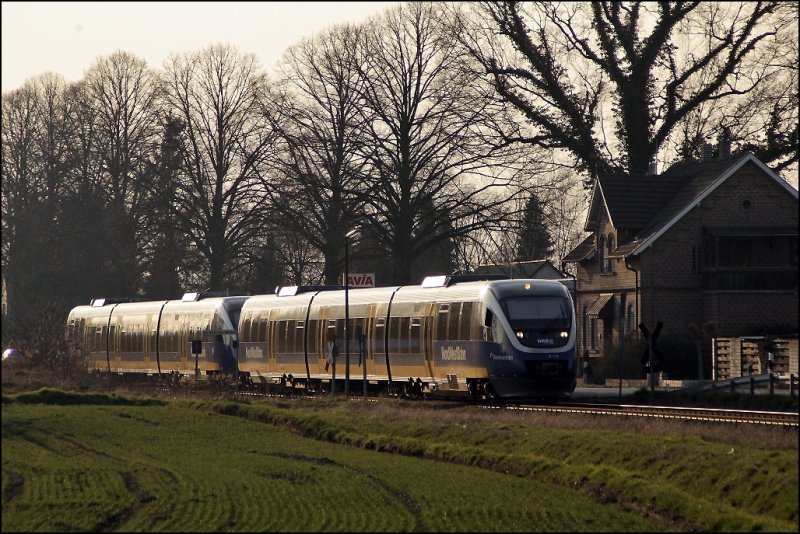 Abendstimmung ber dem Mnsterland... VT726 und VT706 verlassen als RB67 (NWB81558)  DER WARENDORFER , Mnster(Westf)Hbf - Bielefeld Hbf, Raestrup-Everswinkel und brummen nun in Richtung Warendorf. (31.03.2009)
