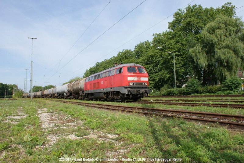 Abermals verkehrte ein Bedarfs-ler nach Lindau-Reutin.
Statt wie gestern mit 225 017 einen ler zu bringen, mhte sich heute 225 007 alleine ab.
21.08.08