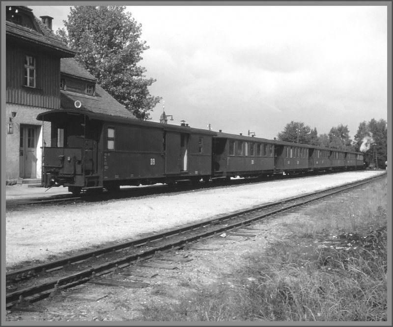 Abfahrbereiter Zug in Jonsdorf. (Archiv 07/73)