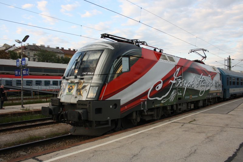 Abfahrt Richtung Bucuresti ab Wien Westbahnhof: 1047 504-4  Joseph Haydn . Aufnahme am 02.09.09