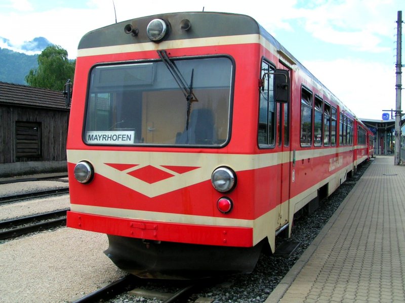 Abfahrtbereit nach Mayrhofen; steht diese Garnitur am Bhf. Jenbach; 080630