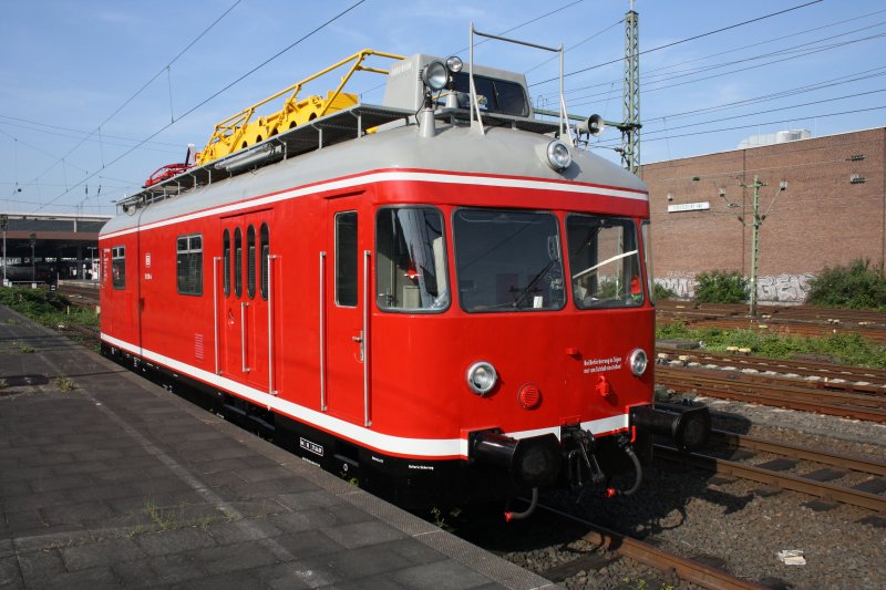 Abgestellt in Dsseldorf HBF war am 15.08.09 der Turmtriebwagen der BR 701 099-4. 