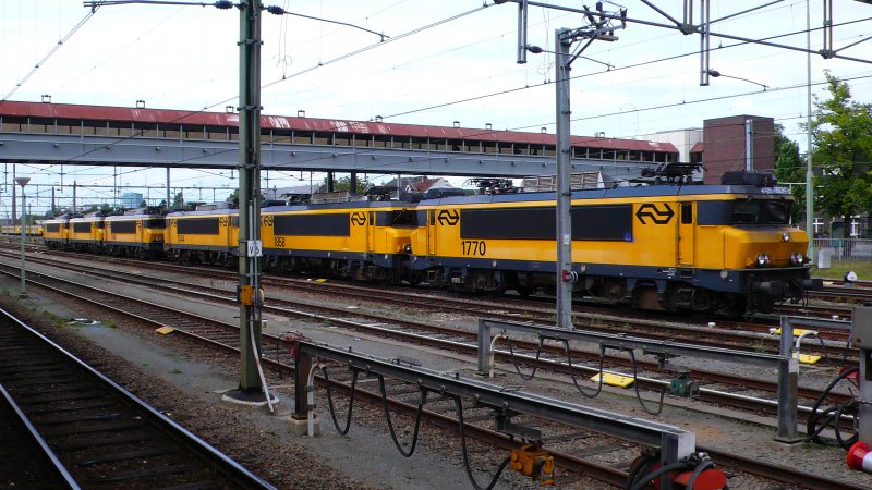 Abgestellte  1700 und 1800 -er in Bahnhof Maastricht am 20.07.09