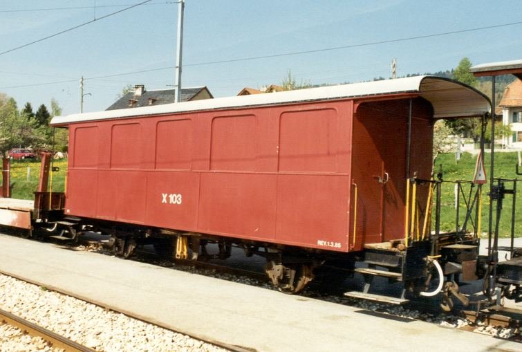 Abgestellter Dienstwagen X  103  im Mai 1990