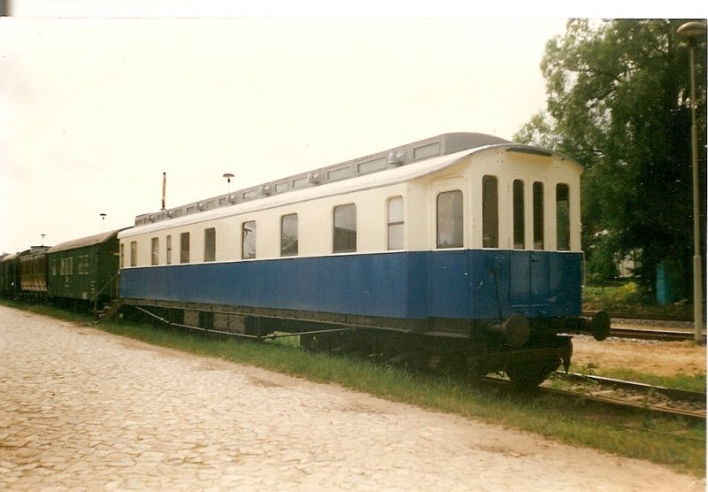 Abgestellter Kaiserwagen im August 1997 auf der ehmaligen Ladestrae vom Bahnhof Ahlbeck.