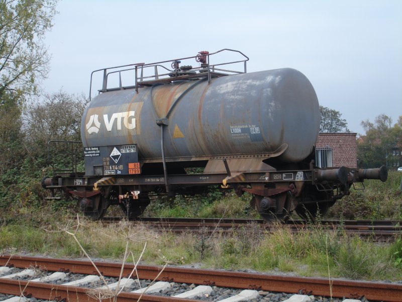 abgestellter kesselwagen der vtg in grebben-oberbruch. 
kann mir jemand sagen womit der kesselwagen befllt ist? 
gefahrgutnummer 80 1789. 