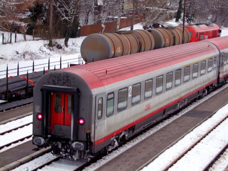 ABmz61813090007-8 bildet bei D966 das  Schlu�licht ; 090130