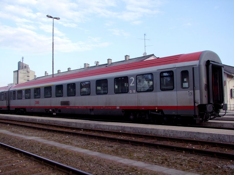 ABmz(61813090025-0)bildet bei D966 den Zugschlu; 090322