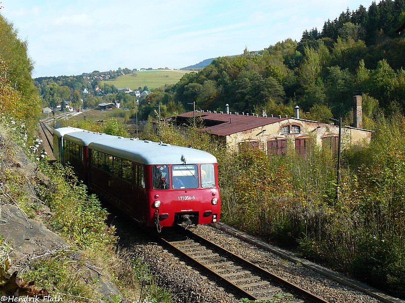 Abschied nehmen heit es bald vom ehem. Bw Annaberg-Buchholz Sd. Mit 171 056 konnte der Lokschuppen am 03.10.2009, fr mich wohl ein letztes Mal, aufgenommen werden.