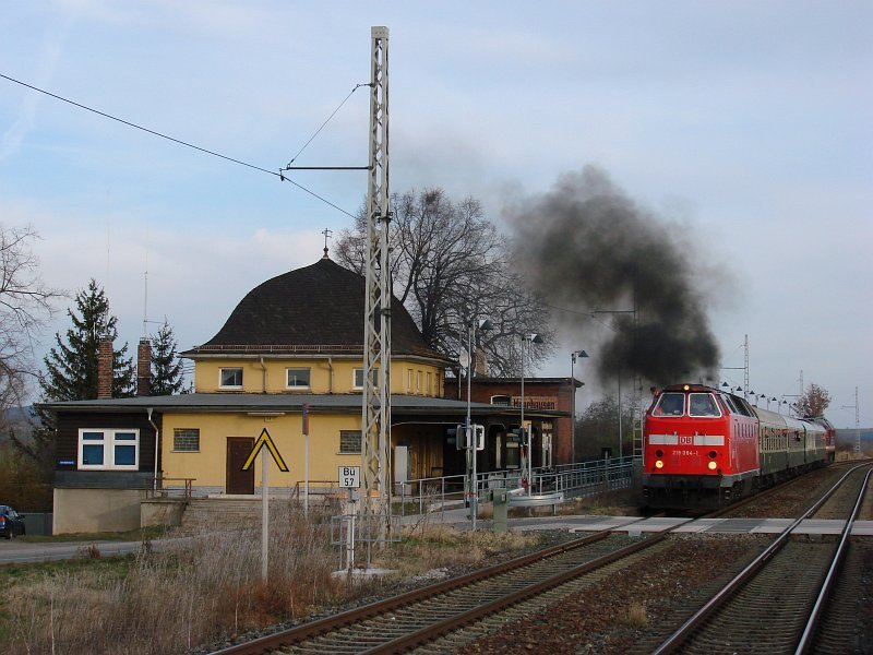 Abschiedsfahrt von 219 084-1 durch Thringen am 30.03.2008 in Haarhausen, als Schlusslok 220 295