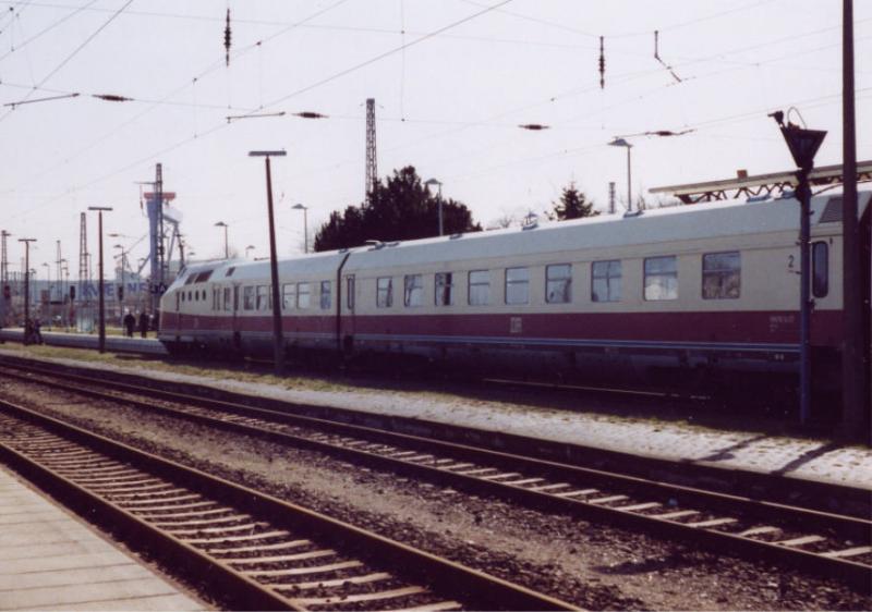 Abschiedsfahrt VT 18.16 - Triebkopf VTb 18.16.07 und Personenwagen VMd 18.16.07 - Warnemnde 05.04.2003