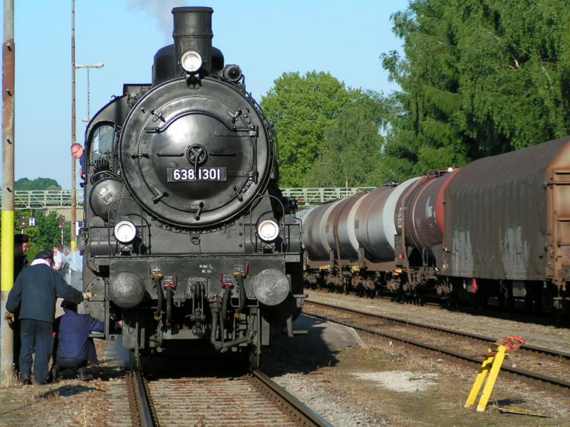  Abschmieren  der 638.1301 whrend des Austieghaltes am Bhf. RIED i.I. 2006-06-11