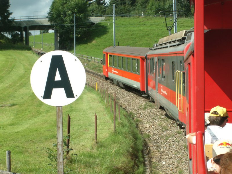 AB,Strecke Altsttten Stadt-Gais.Soeben ist der Zug in Richtung Gais in einen Zahnstangenabschnitt eingefahren.Zwischendrin gibt aber auch Adhsionsabschnitte.2011 sollte wieder der historische AG Triebwagen CFe 3/3 Nr.2 von 1911(z.Zt.noch ohne Zahnrad,es wurde vor langer Zeit ausgebaut)fr Sonderfahrten auf dieser Bergstrecke zur Verfgung stehen.03.08.08