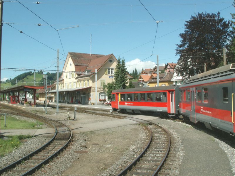 AB,Strecke Altsttten Stadt-Gais.Zugseinfahrt in den Bahnhof Gais.03.08.08