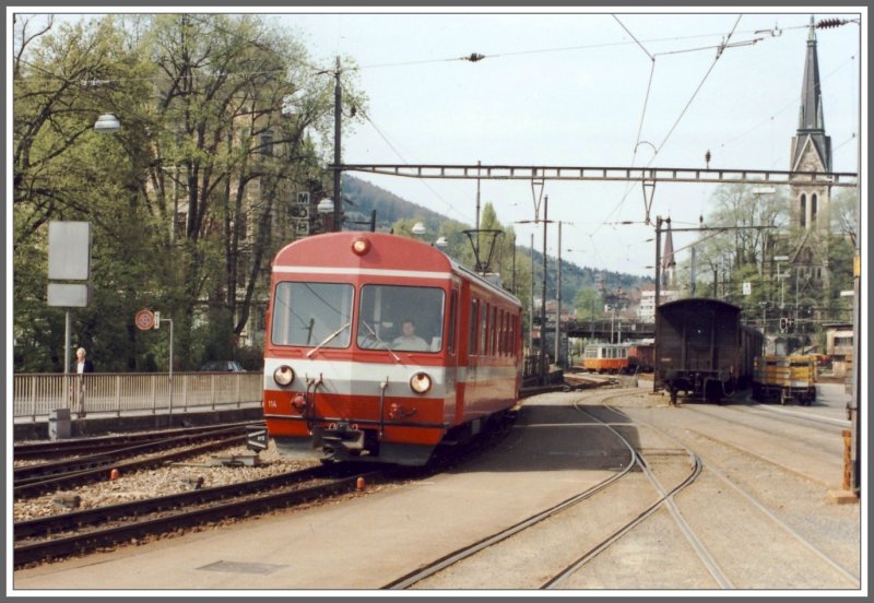 ABt 114 der SGA fhrt in St.Gallen ein. Im Hintergrund sind noch zwei B der Trogenerbahn zu erkennen. (Archiv 06/82)