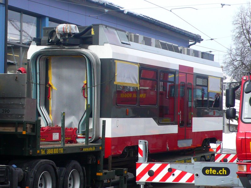 Abtransport 2 Teile der Be 4/8 34 zu Stadler Altenrhein nach der Entgleisung beim Bendllehn am 01.03.09. Aufnahmedatum 10.03.09.