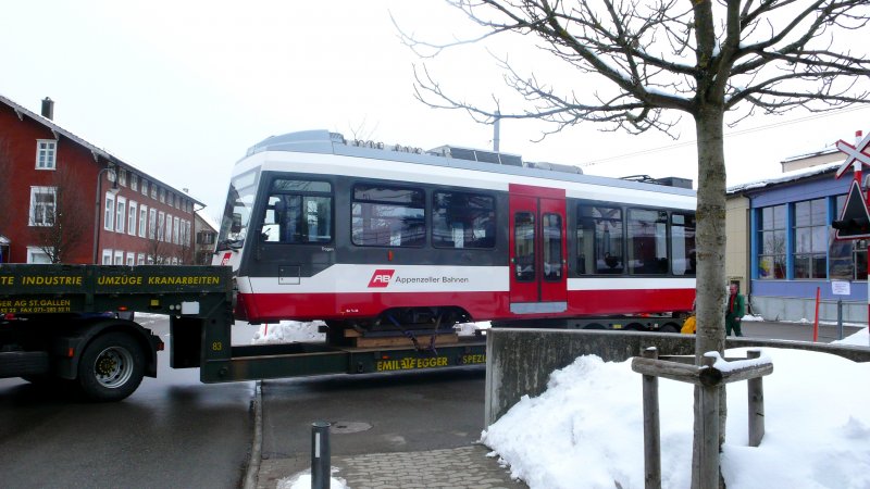 Abtransport 2 Teile der Be 4/8 34 zu Stadler Altenrhein nach der Entgleisung beim Bendlehn am 01.03.09. Aufnahmedatum 10.03.09.