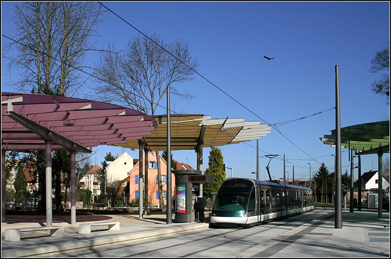 Abweichende Architektur - 

Die Endhaltestelle Robertsau Boecklin der Linie E ist eine der vier Station in Straßburg, die individuell gestaltet sind. Die anderen sind Rotonde, die U-Station Gare Central, sowie die zentrale Haltestelle Homme de Fer der Linien A und D. 

06.03.2008 (M)