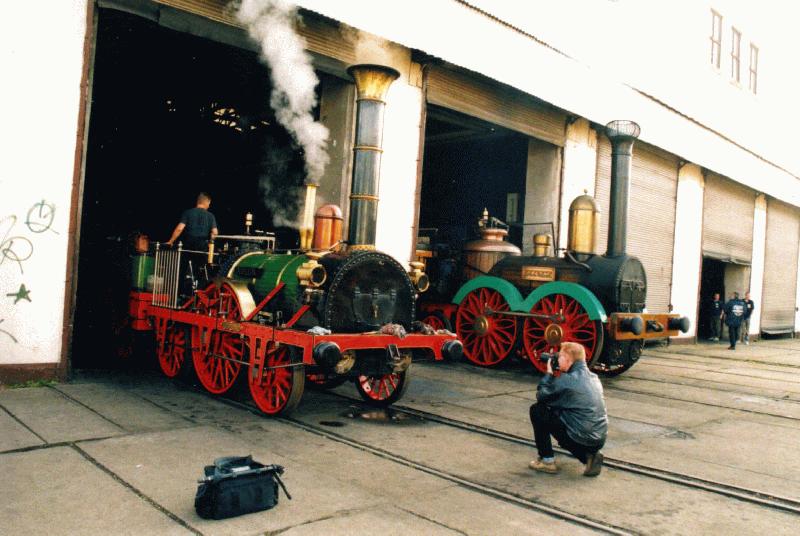 Adler und Saxonia am 20.05.2002 im ehem. Bw Dresden-Altstadt
